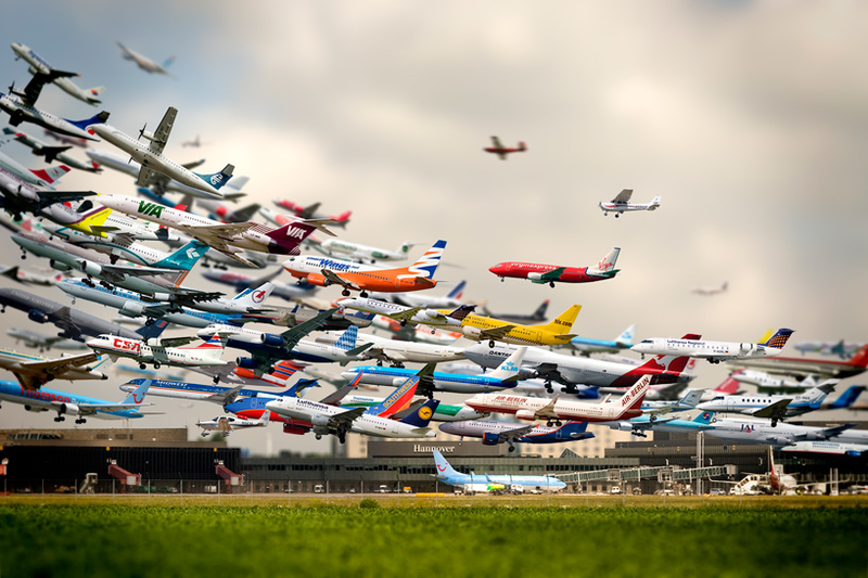 Illustration for article titled 8 hours of airliners departing from Los Angeles in one single photo